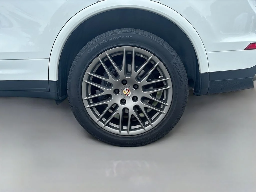 Used 2017 White Porsche Base image 11