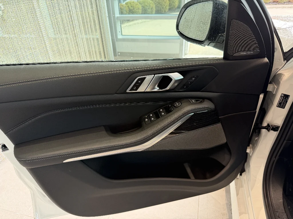 New 2026 Alpine White BMW xDrive40i image 11