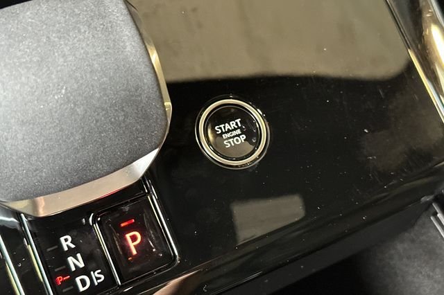 Used 2025 Gray Land Rover Dynamic SE image 22