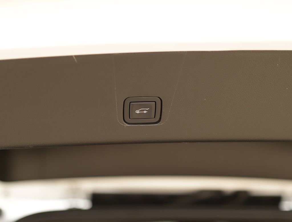 Used 2023 Summit White Chevrolet LT Cloth image 30
