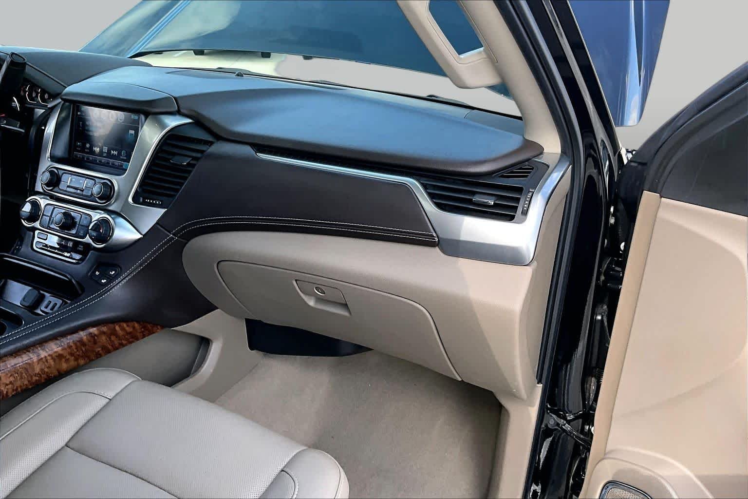 Used 2019 Black Chevrolet Premier image 17
