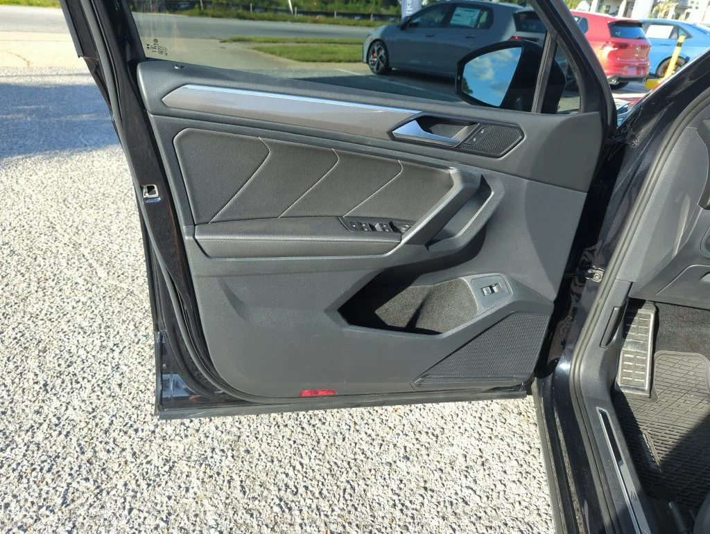 Used 2023 Black Volkswagen 2.0T SE R-Line Black image 18
