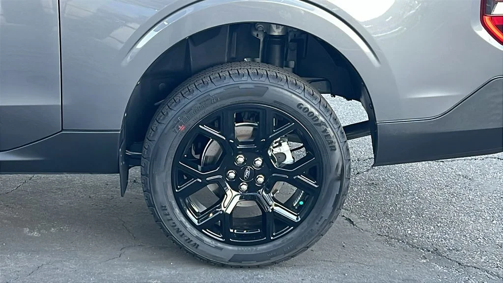 New 2025 Carbonized Gray Metallic Ford XLT image 5