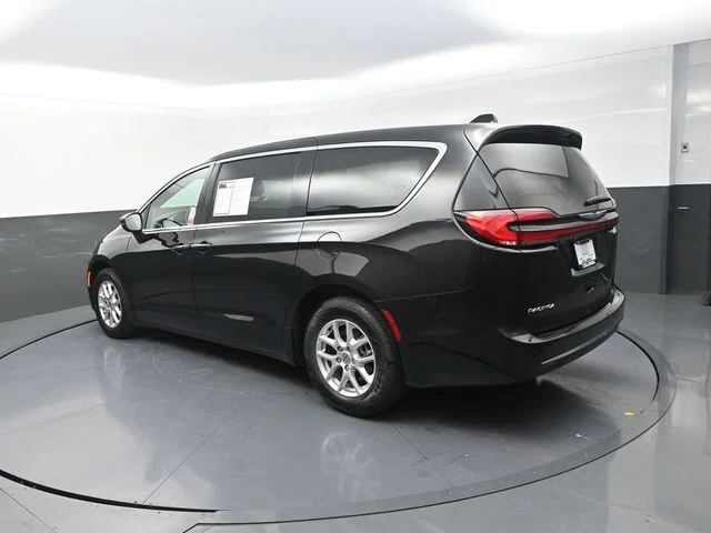 Used 2023 Black Chrysler Touring L image 7