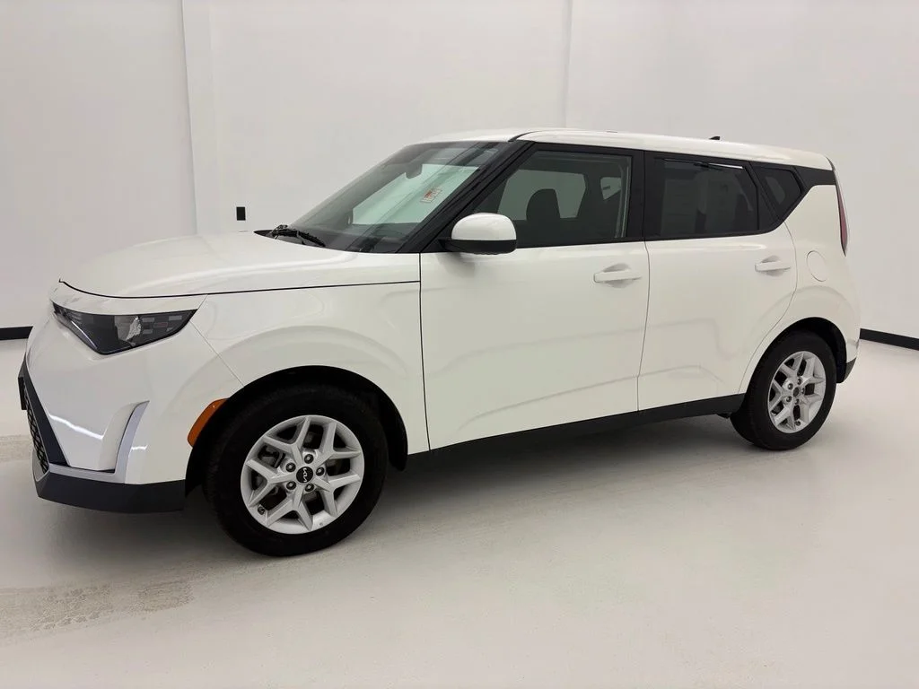 Used 2025 White Kia LX image 12