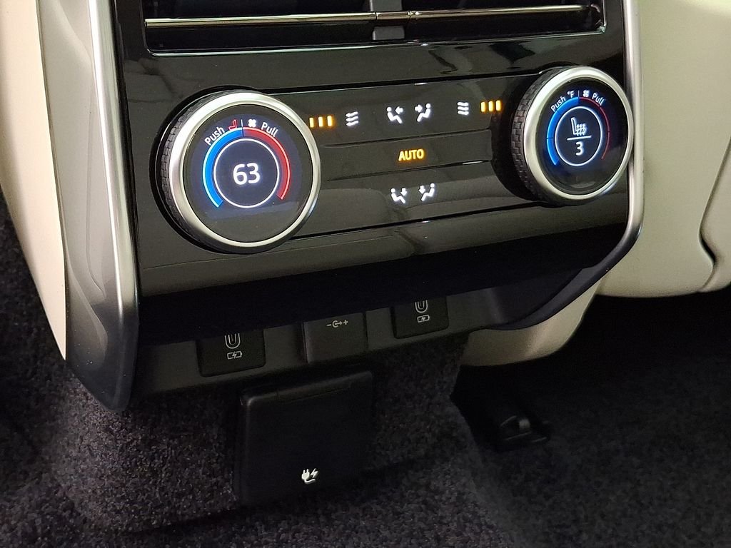 New 2026 Eiger Grey Land Rover SE image 7