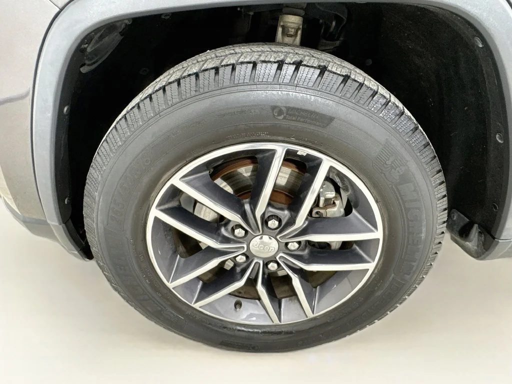 Used 2017 Gray Jeep Limited image 40