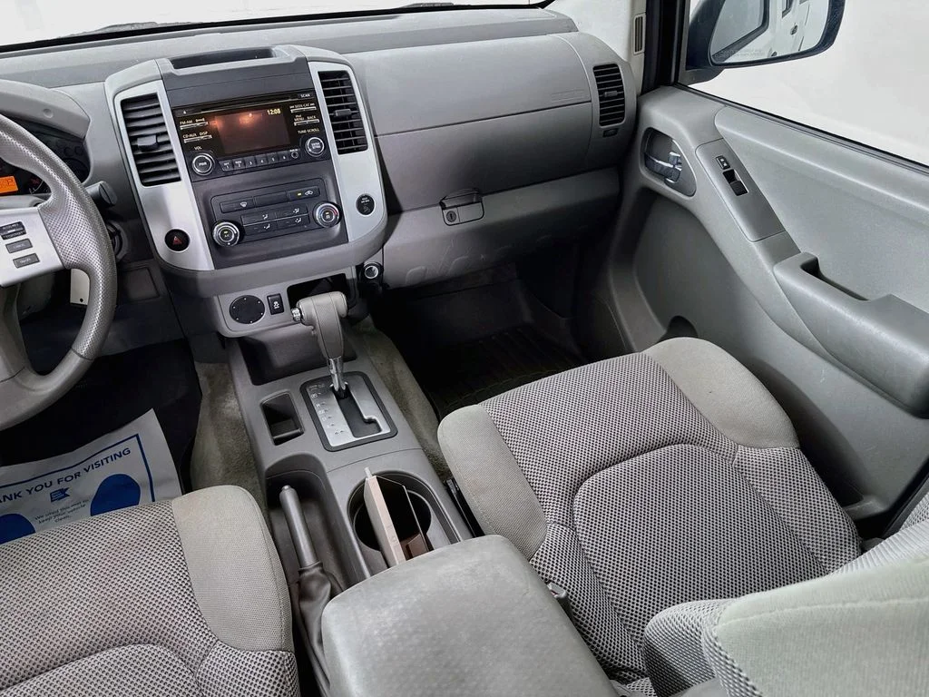 Used 2014 Glacier White Nissan SV image 26