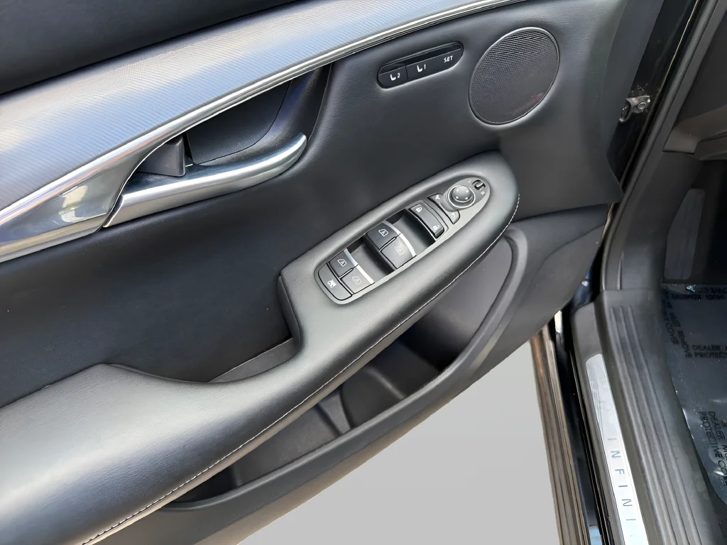 Used 2024 Black INFINITI LUXE image 18