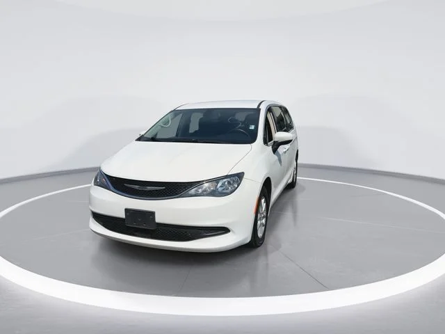 Used 2021 White Chrysler L image 4