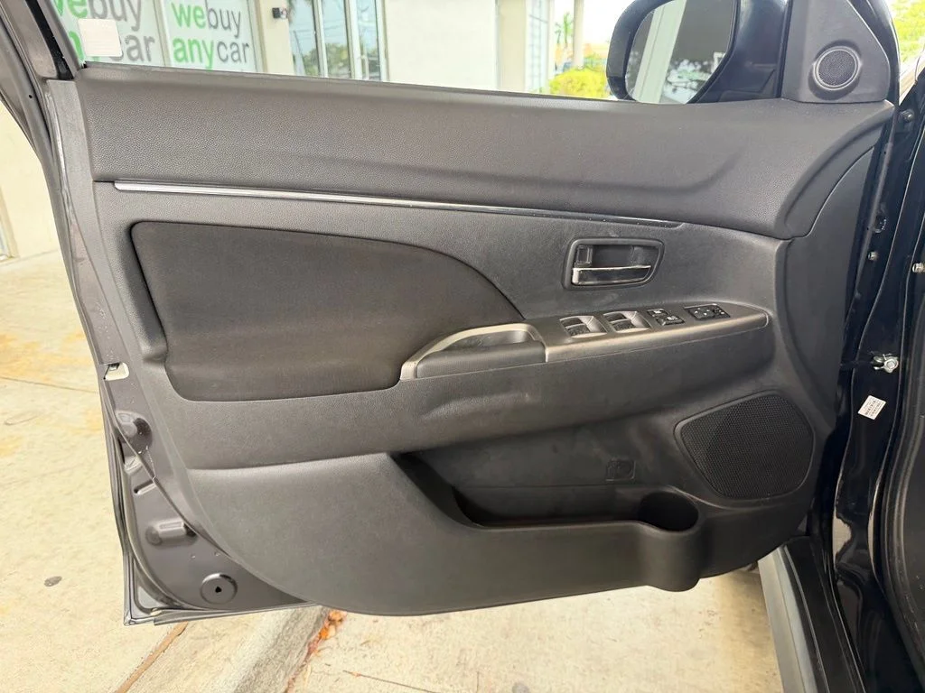 Used 2019 Black Mitsubishi 2.0 SP image 32