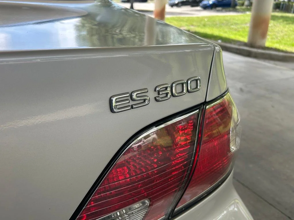 Used 2002  Lexus 300 image 19