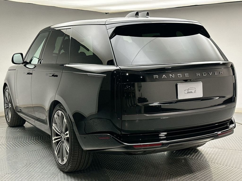 Used 2024 Santorini Black Metallic Land Rover SE image 11