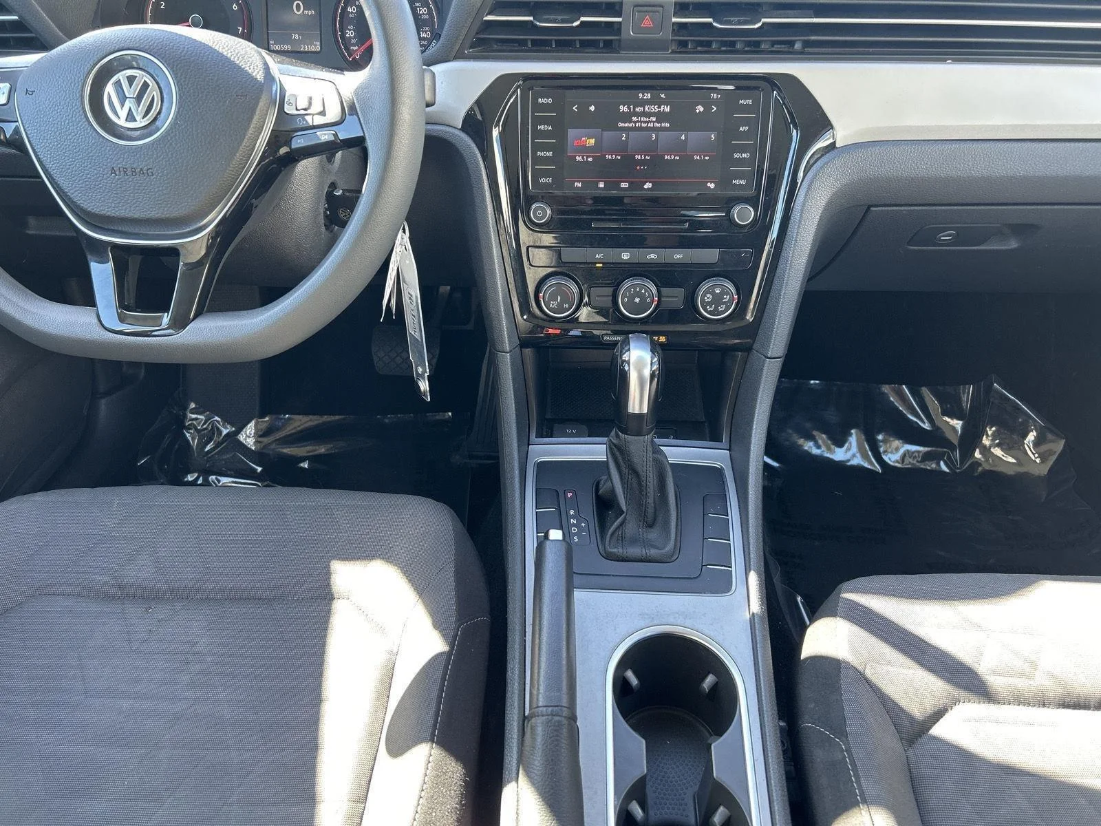 Used 2020 Platinum Gray Metallic Volkswagen 2.0T S image 17