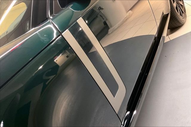 Used 2025 Green Land Rover SE image 31