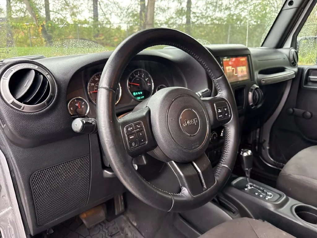 Used 2018 Silver Jeep Unlimited Sport image 14