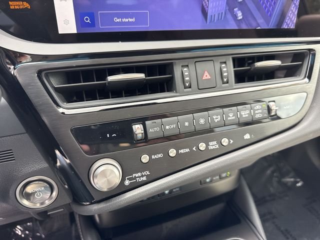 2025 Lexus ES Hybrid 300h - Photo 19