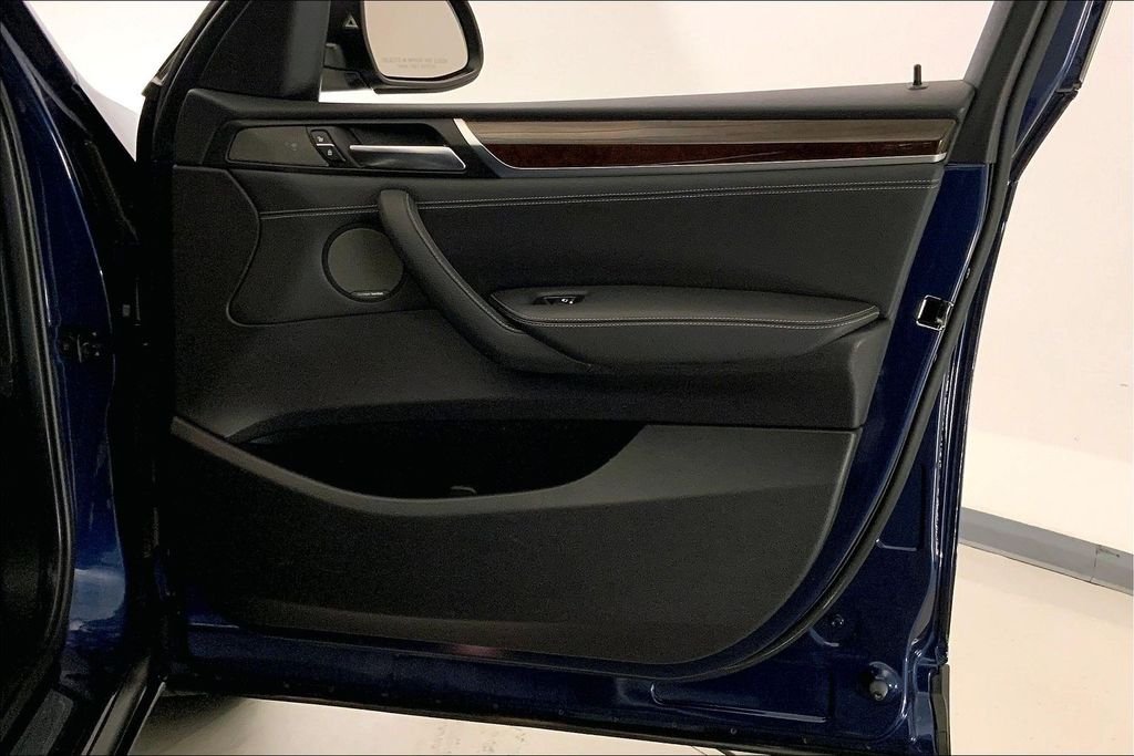 Used 2017 Deep Sea Blue Metallic BMW  image 25