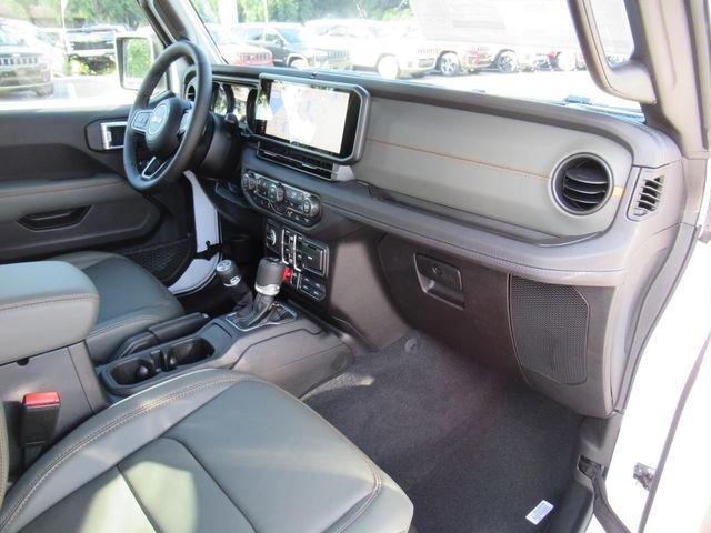 New 2026 Bright White Clear-Coat Exterior Paint Jeep Mojave X image 13