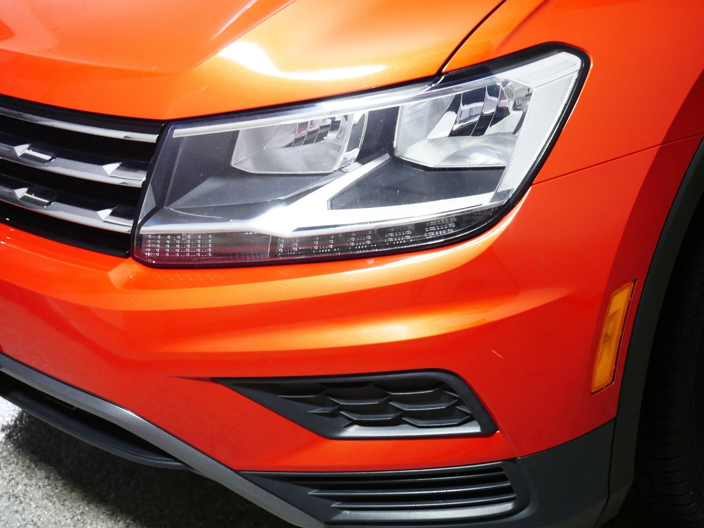 Used 2019 Habanero Orange Metallic Volkswagen SE image 16