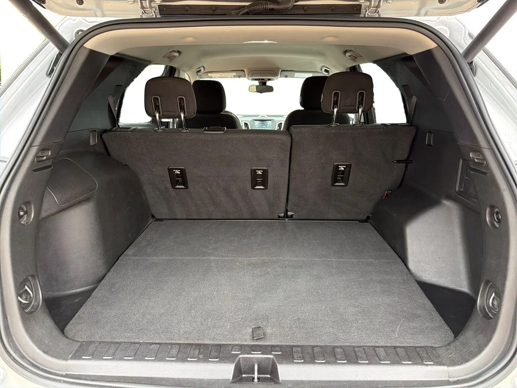 Used 2018 Silver Ice Metallic Chevrolet LT image 13