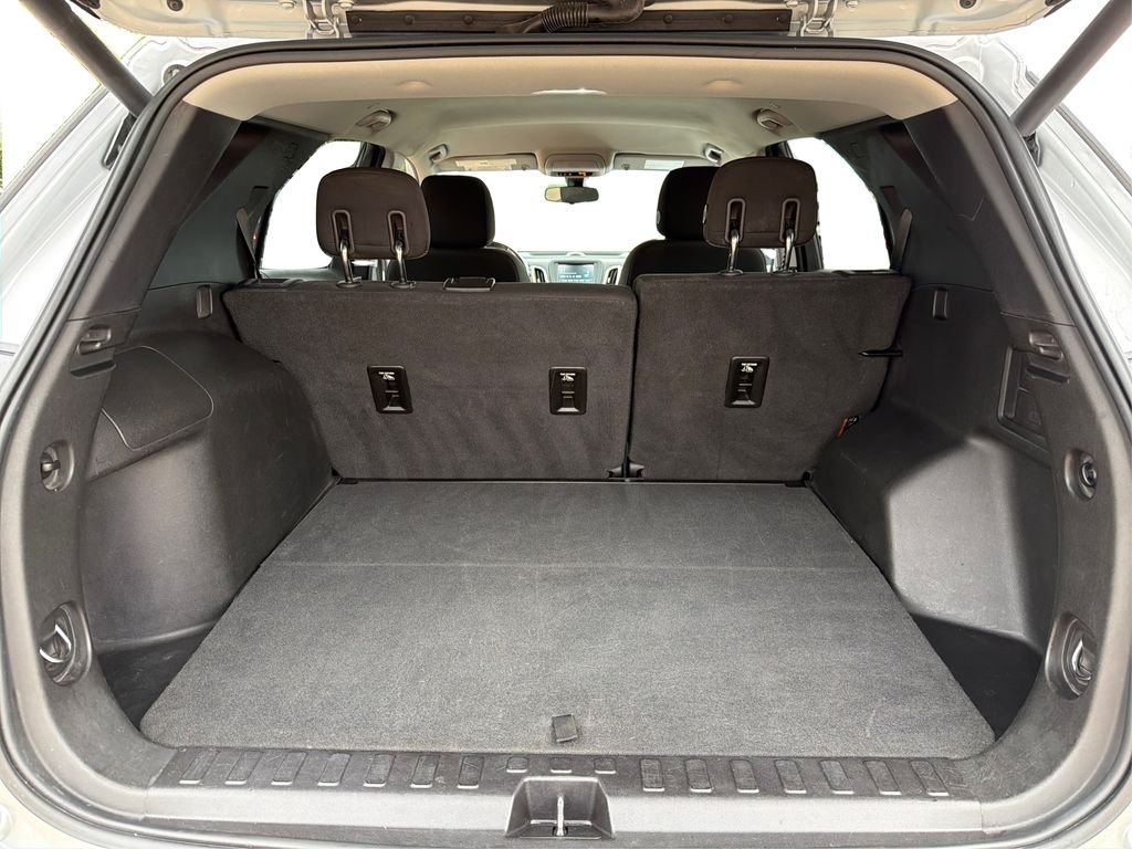 Used 2018 Silver Ice Metallic Chevrolet LT image 13