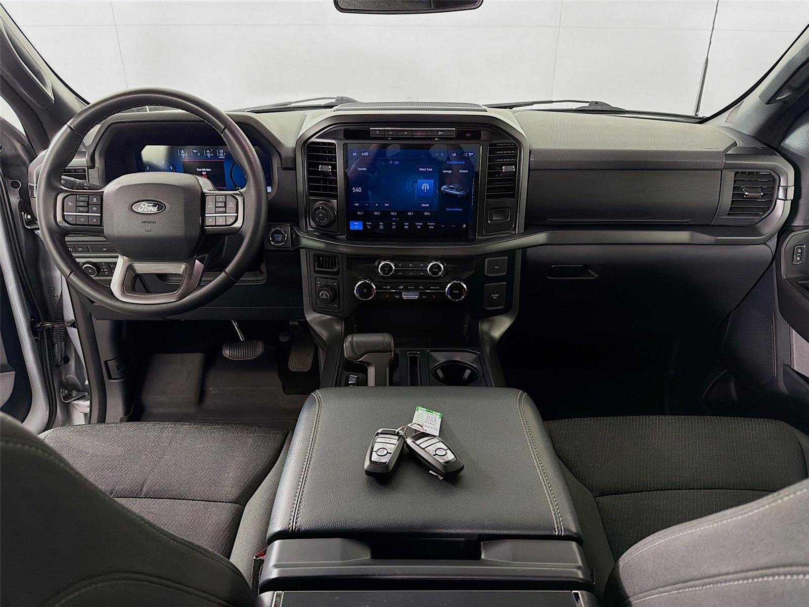 Used 2024 Iconic Silver Ford XLT image 21