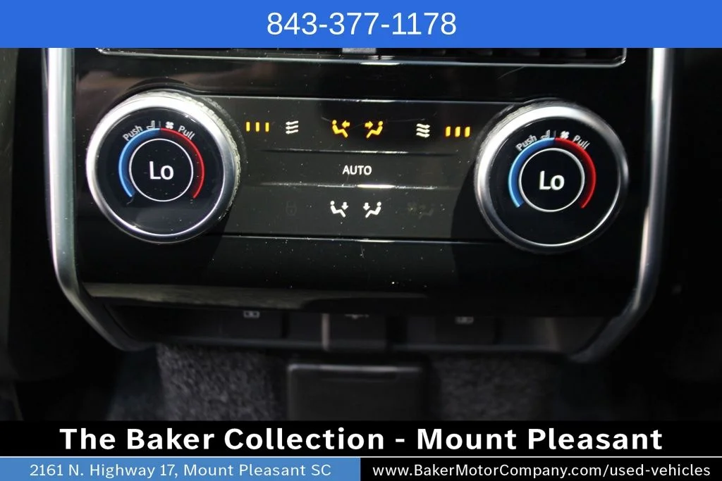 Used 2024 White Land Rover SE image 28
