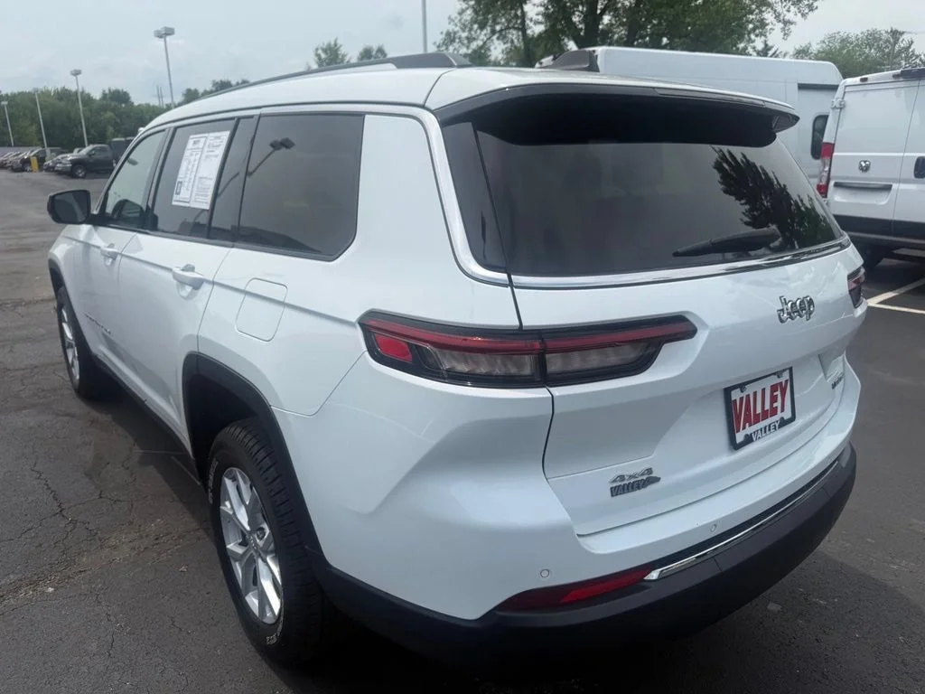 Used 2023 White Jeep Limited image 6