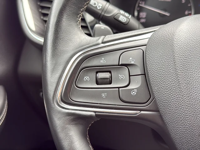 Used 2022 White Buick Preferred image 39