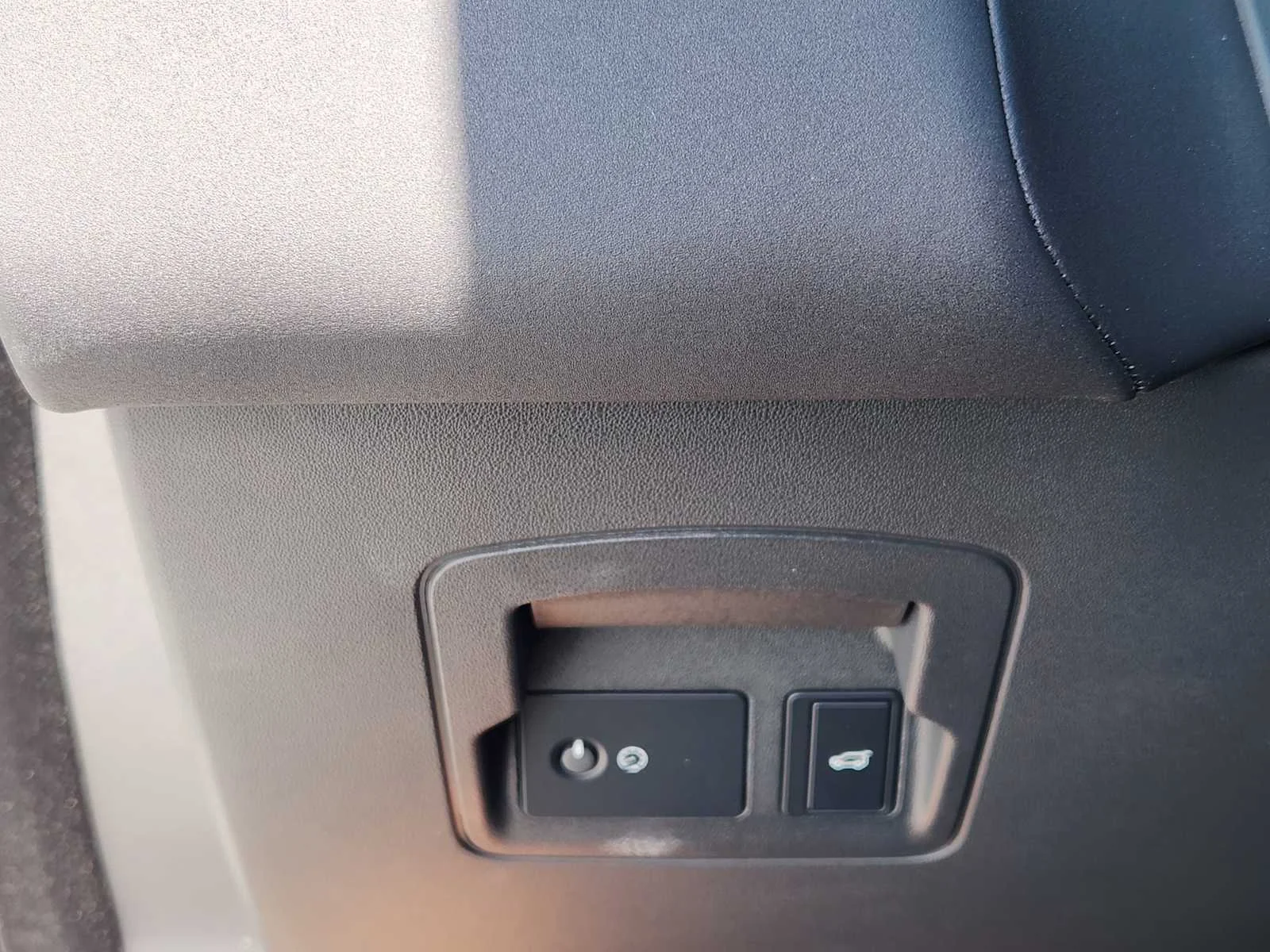 Certified Used 2025 Fuji White Land Rover S image 20