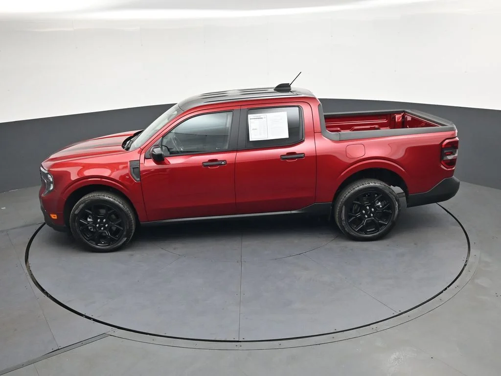 Used 2025 Red Ford XLT image 40