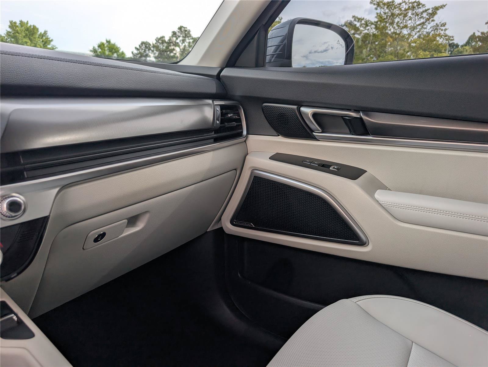 Used 2024 Gravity Gray Kia S image 32