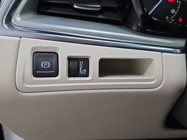 Used 2021 White Cadillac Premium Luxury image 24