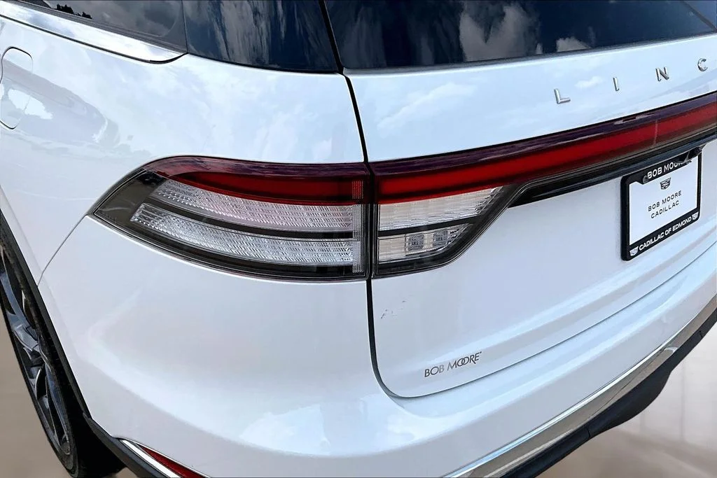Used 2025 White Lincoln Reserve image 32