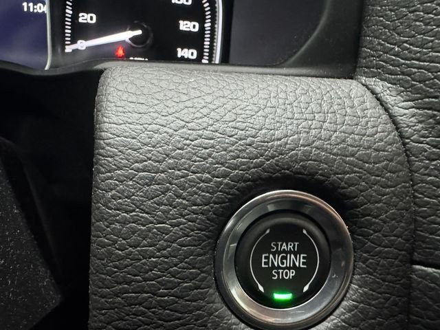 Used 2021 White Frost Tricoat GMC Denali image 27
