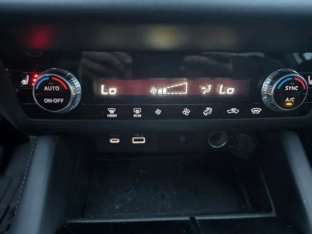 Used 2024  Mitsubishi SE image 18