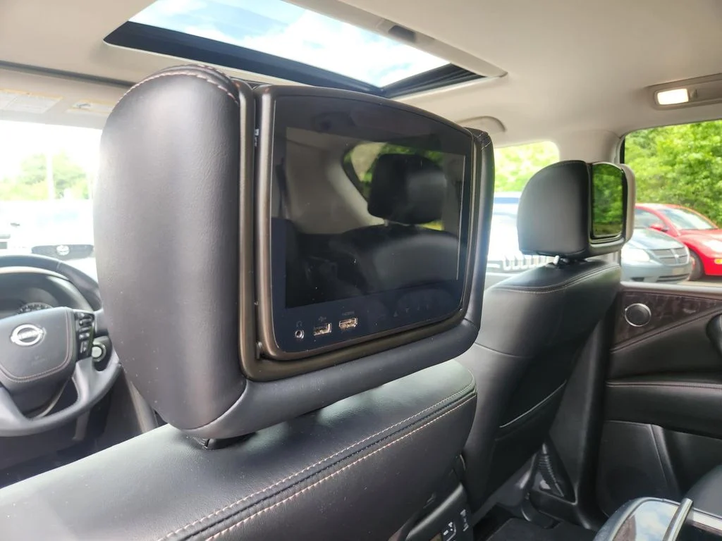 Used 2023 Red Nissan Platinum image 27