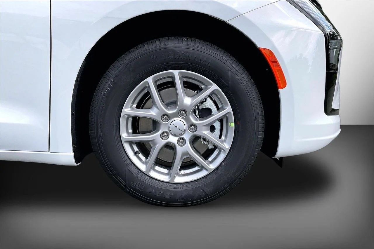 New 2027 Bright White Clear-Coat Exterior Paint Chrysler Select image 32