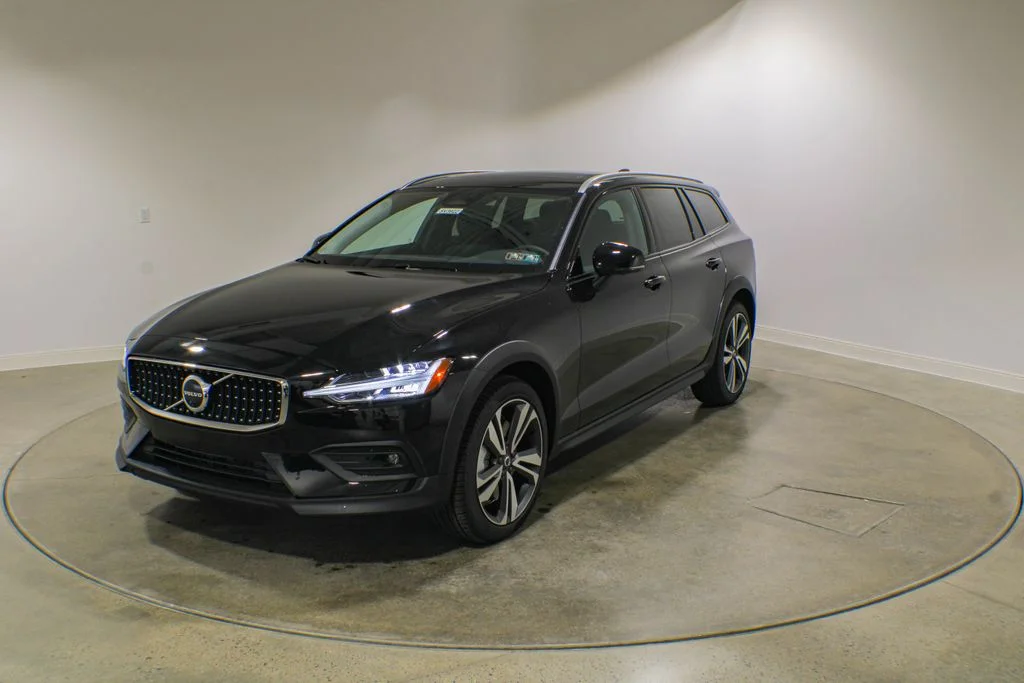 2026 Volvo V60 Cross Country B5 Plus AWD's photo