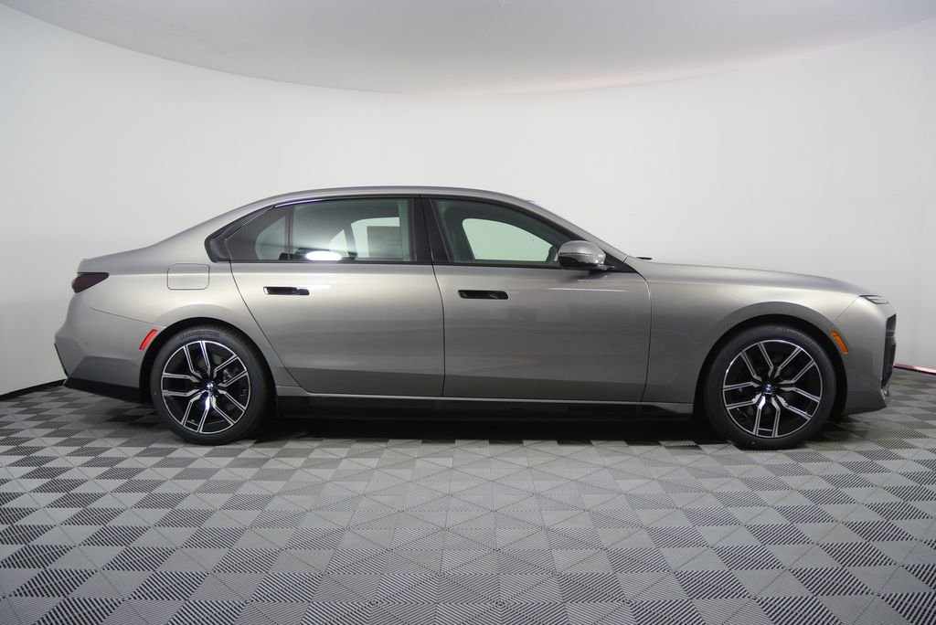New 2026 Oxide Grey Metallic BMW xDrive60 image 3