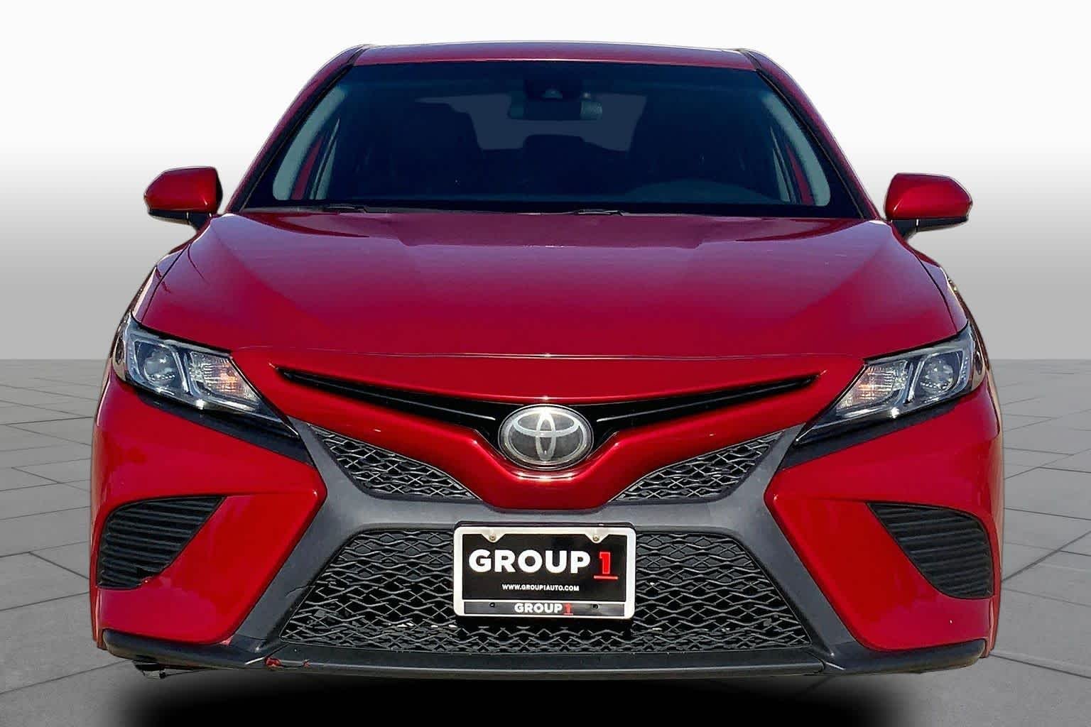 Used 2020 Supersonic Red Toyota SE image 4