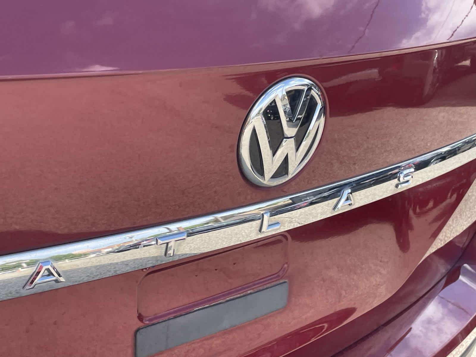 Used 2018 Pure White Volkswagen 3.6L V6 SE image 19