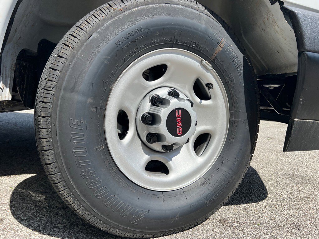 2025 GMC Savana Cargo Work Van - Photo 25