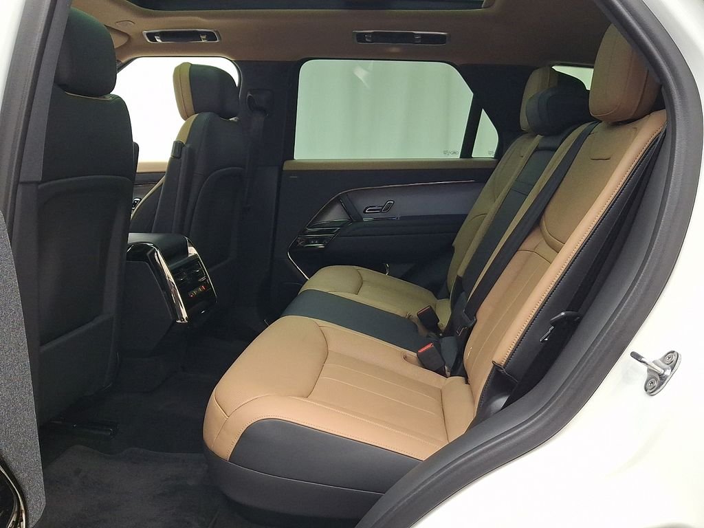 Certified Used 2024 Fuji White Land Rover Dynamic SE image 10