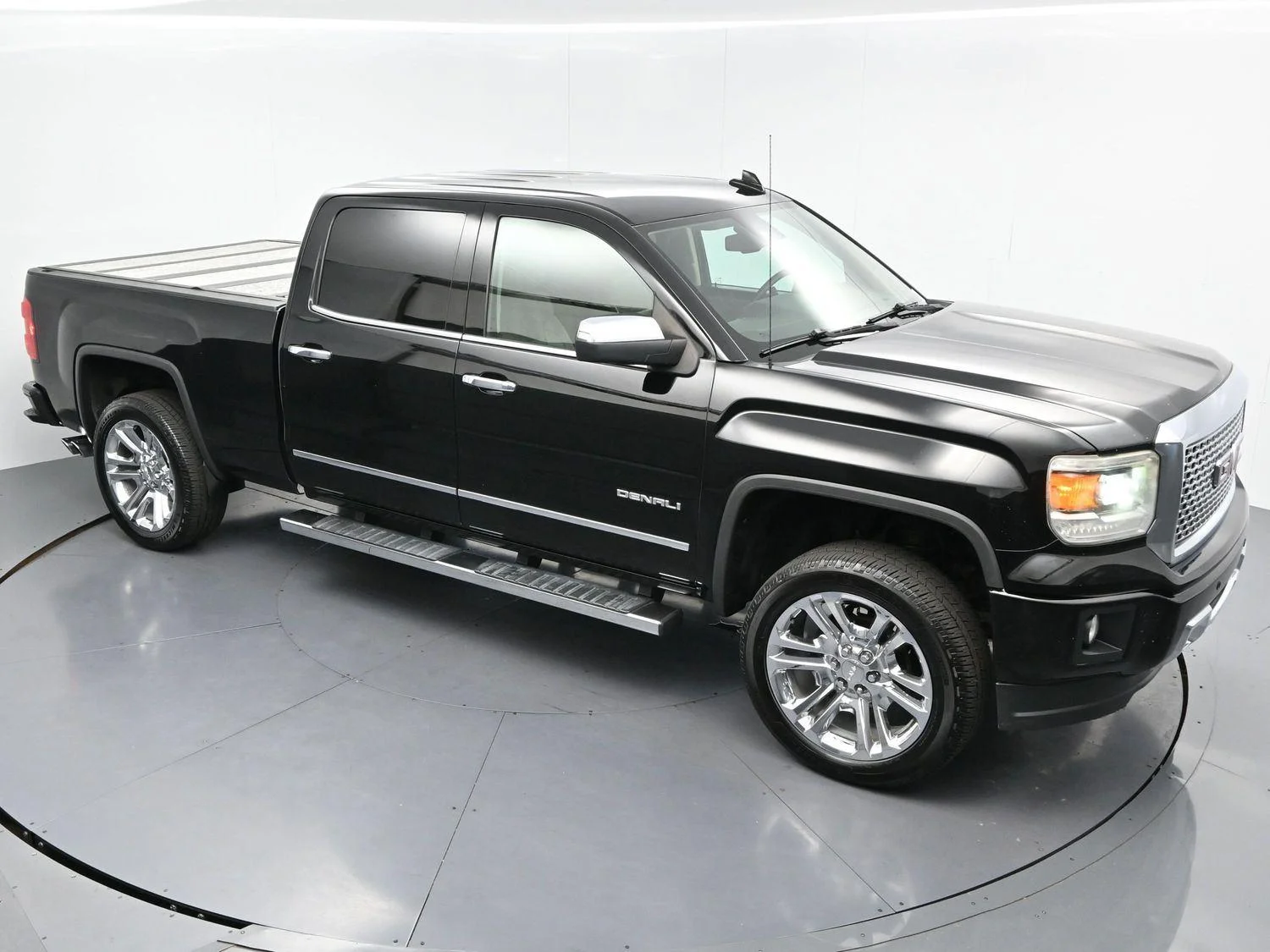 Used 2015 Onyx Black GMC Denali image 36