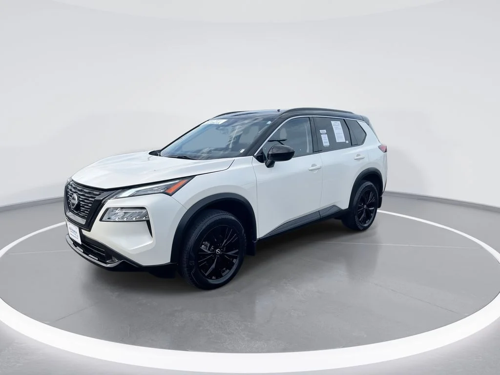 Used 2023 White Nissan SV image 4