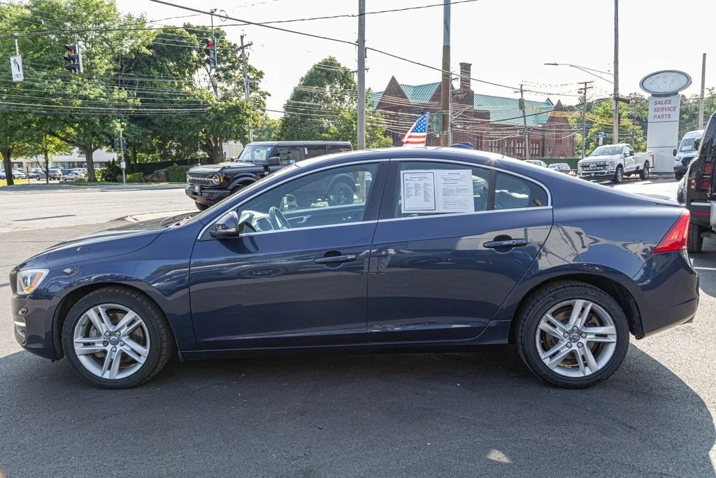 Used 2015 Blue Volvo T5 Premier image 3
