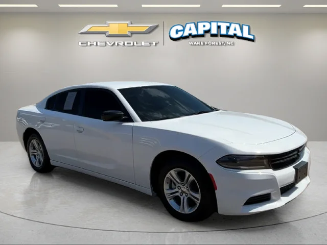 Used 2023 White Dodge SXT image 7