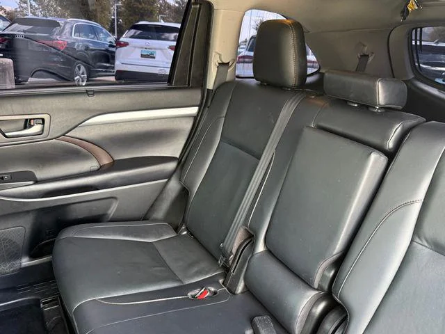 Certified Used 2019 OOH LA LA ROUGE MICA Toyota XLE image 32